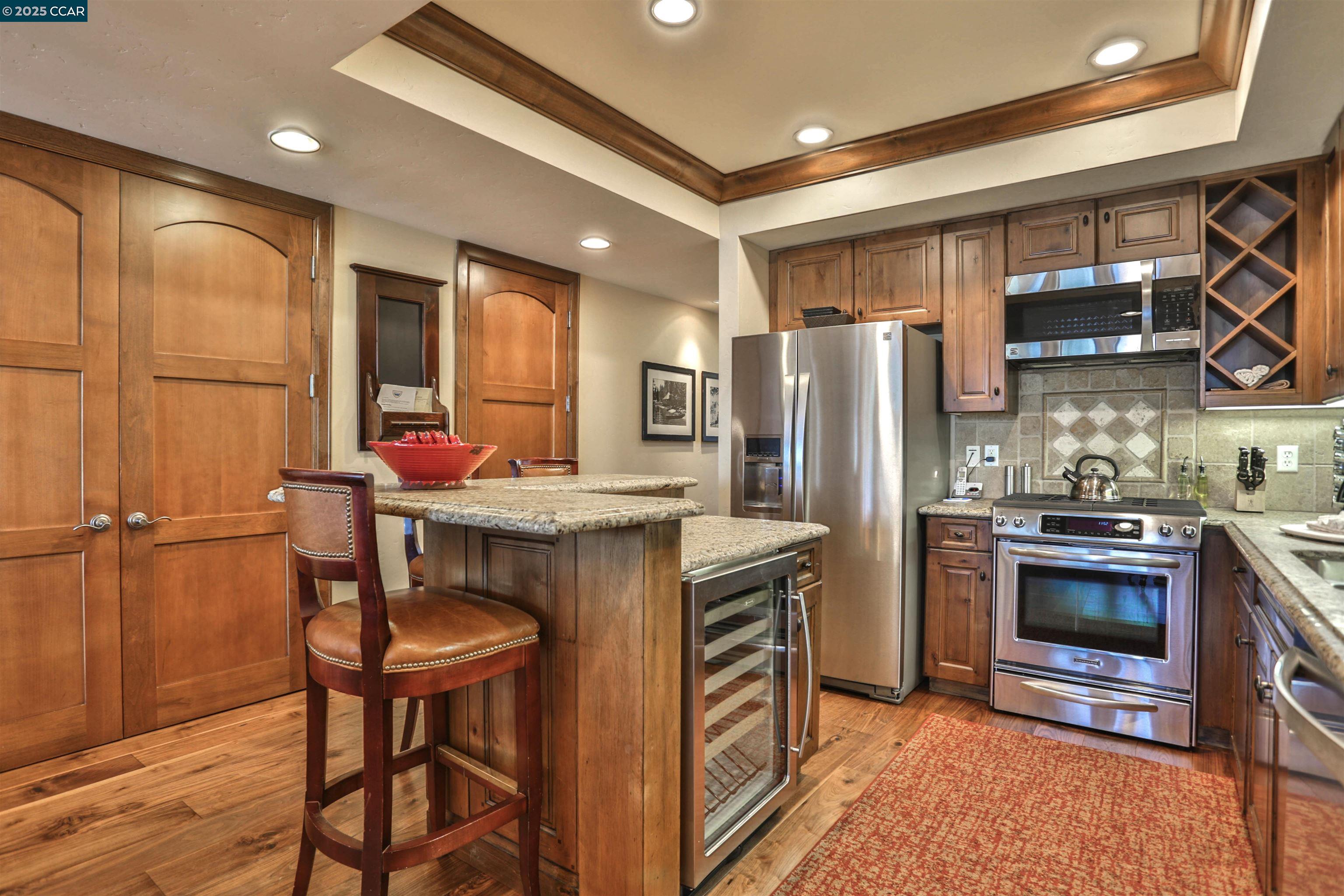 Detail Gallery Image 13 of 28 For 6750 North Lake Blvd 6b,  Tahoe Vista,  CA 96148 - 3 Beds | 3 Baths