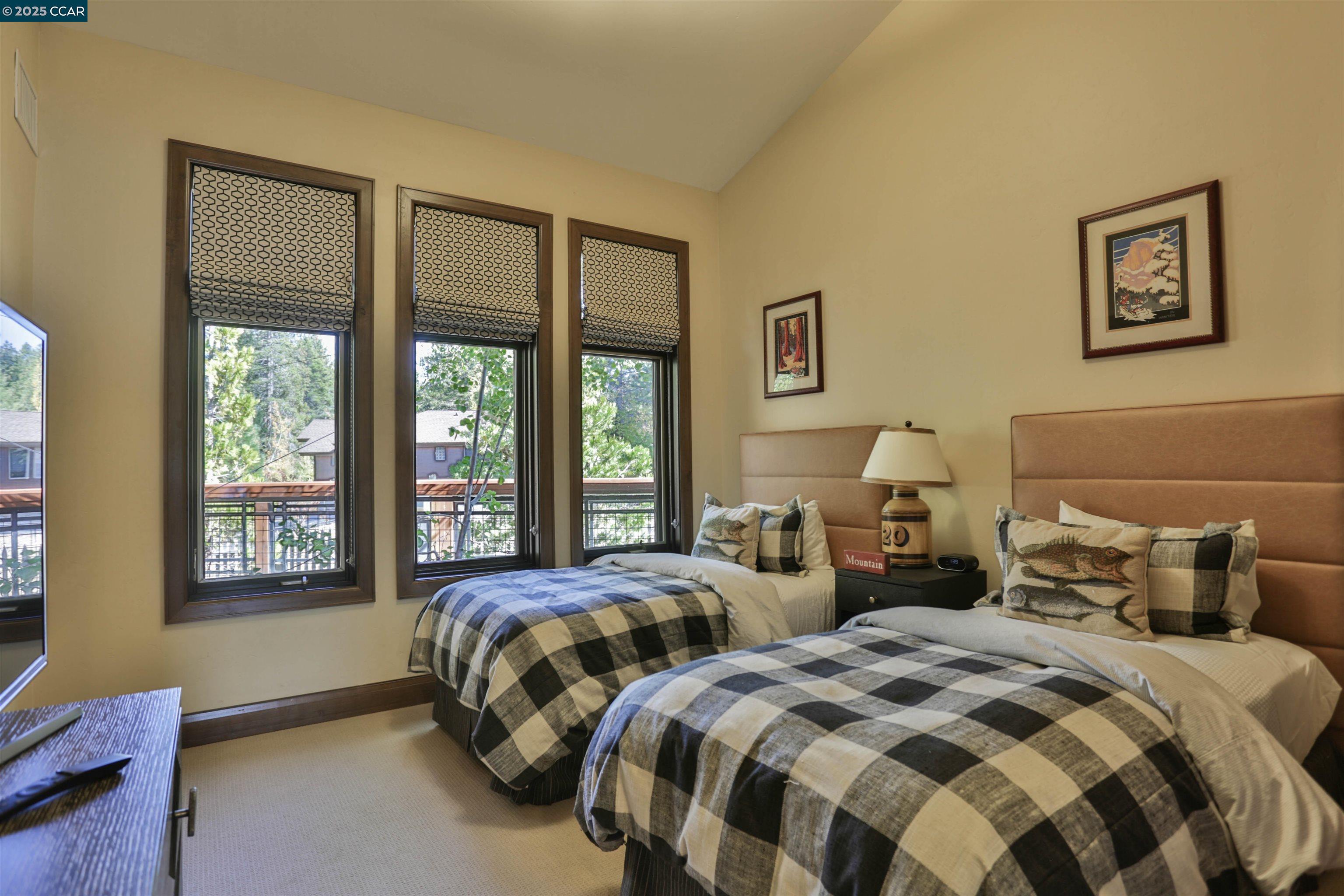Detail Gallery Image 6 of 28 For 6750 North Lake Blvd 6b,  Tahoe Vista,  CA 96148 - 3 Beds | 3 Baths