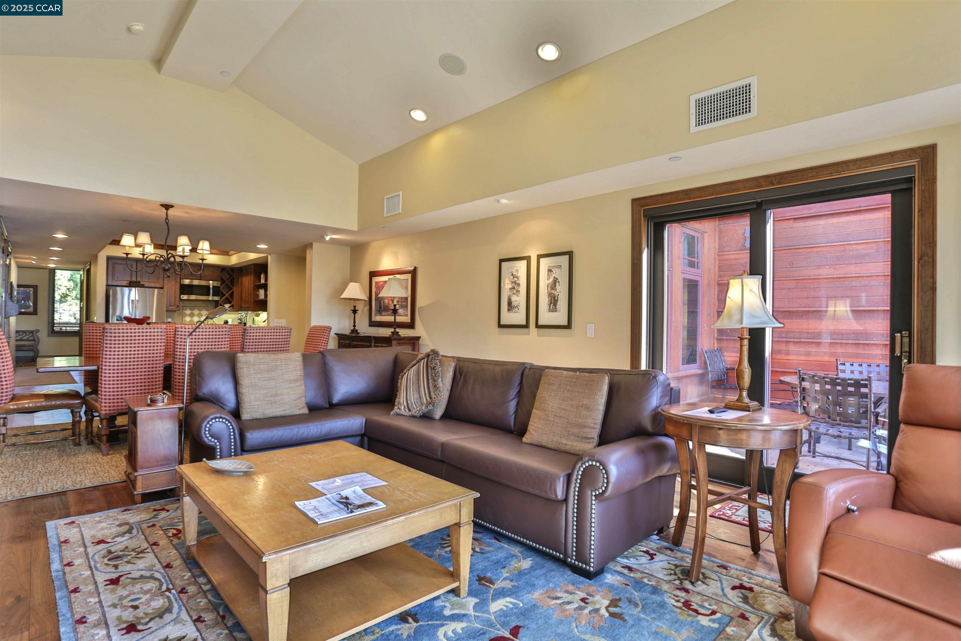 Detail Gallery Image 9 of 28 For 6750 North Lake Blvd 6b,  Tahoe Vista,  CA 96148 - 3 Beds | 3 Baths