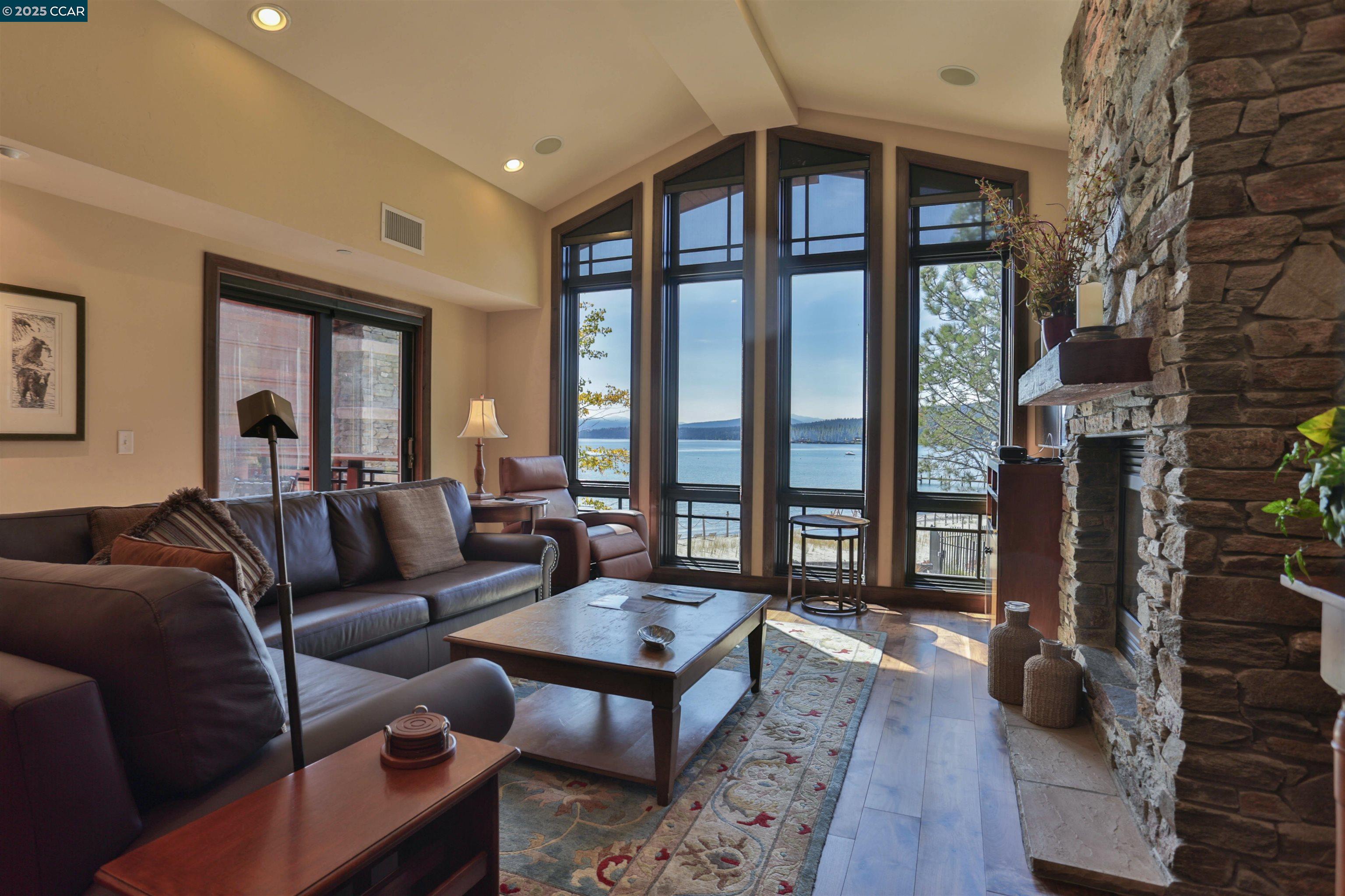 Detail Gallery Image 10 of 28 For 6750 North Lake Blvd 6b,  Tahoe Vista,  CA 96148 - 3 Beds | 3 Baths