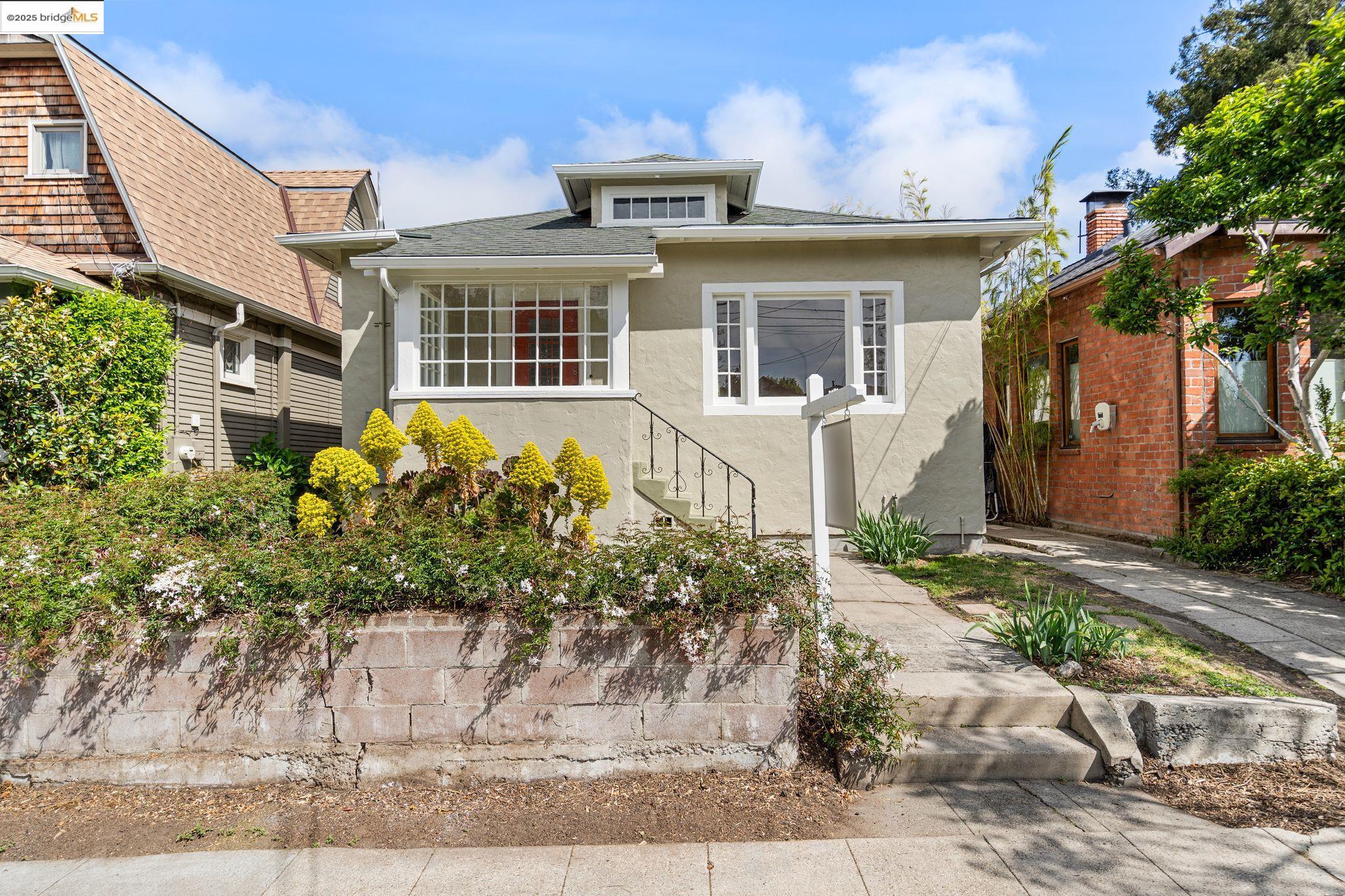 Detail Gallery Image 1 of 1 For 1635 Channing Way, Berkeley,  CA 94703 - 2 Beds | 1/1 Baths