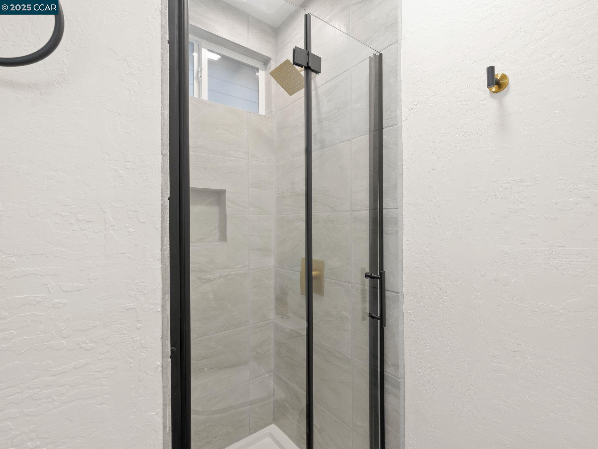 Detail Gallery Image 14 of 41 For 230 Fairlawn Dr, Berkeley,  CA 94708 - 4 Beds | 2 Baths