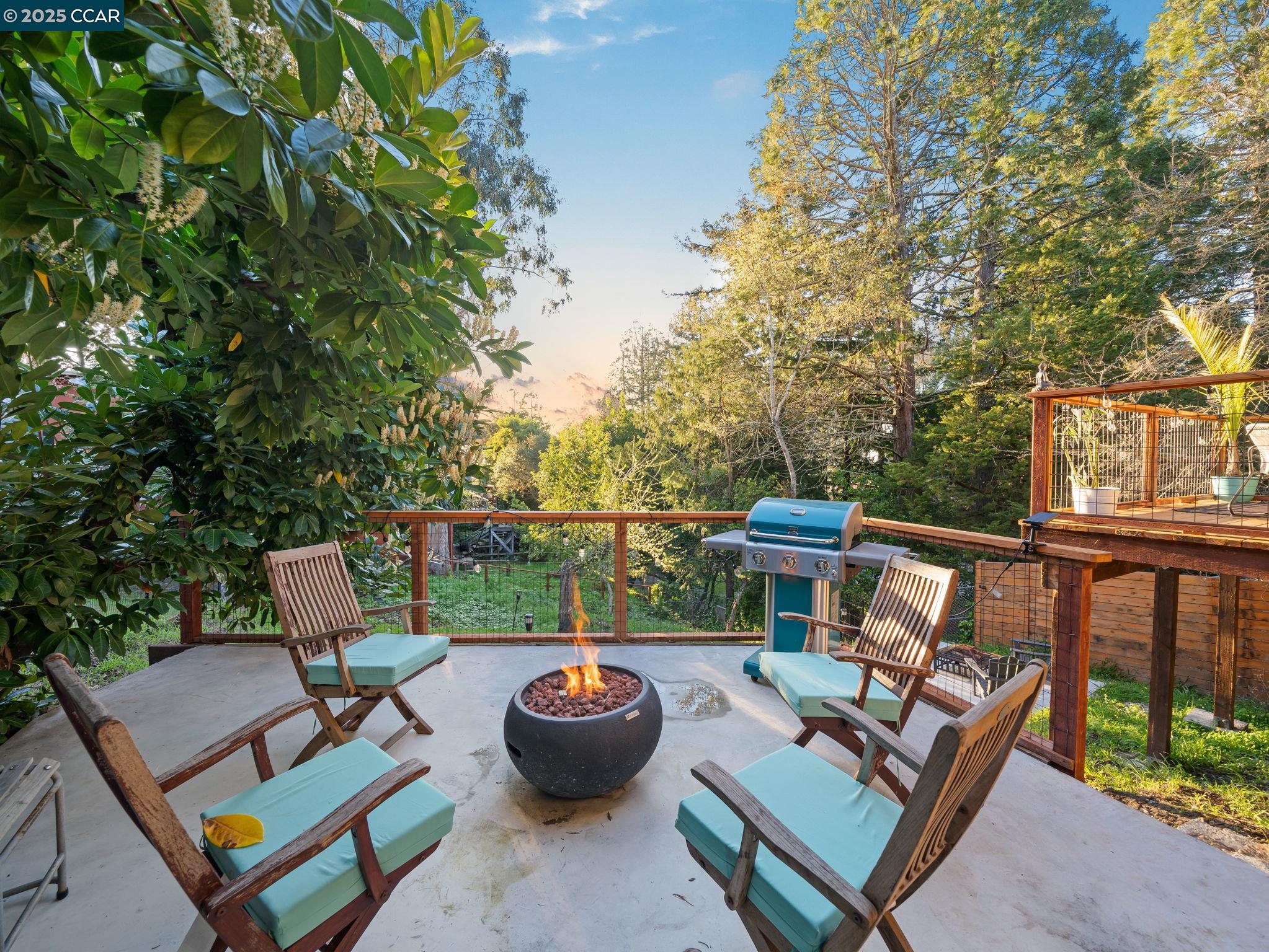 Detail Gallery Image 19 of 41 For 230 Fairlawn Dr, Berkeley,  CA 94708 - 4 Beds | 2 Baths