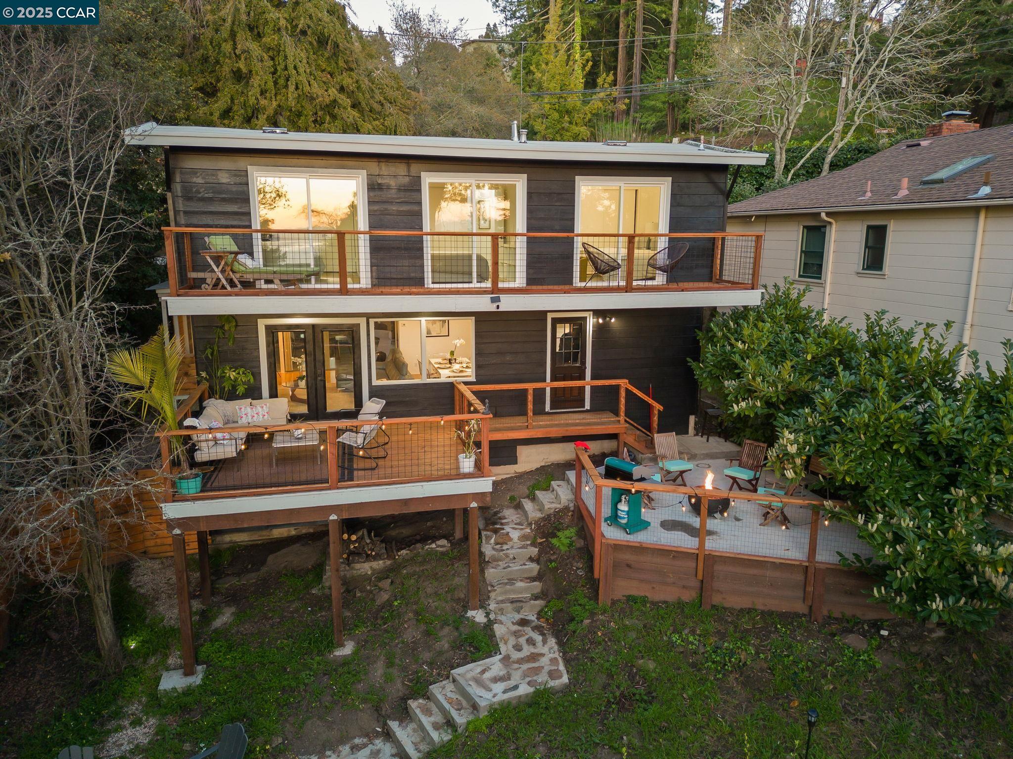 Detail Gallery Image 3 of 41 For 230 Fairlawn Dr, Berkeley,  CA 94708 - 4 Beds | 2 Baths