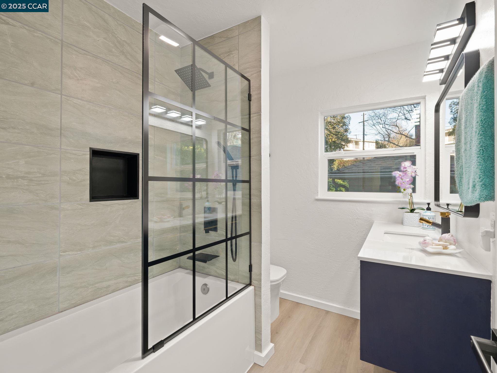 Detail Gallery Image 22 of 41 For 230 Fairlawn Dr, Berkeley,  CA 94708 - 4 Beds | 2 Baths