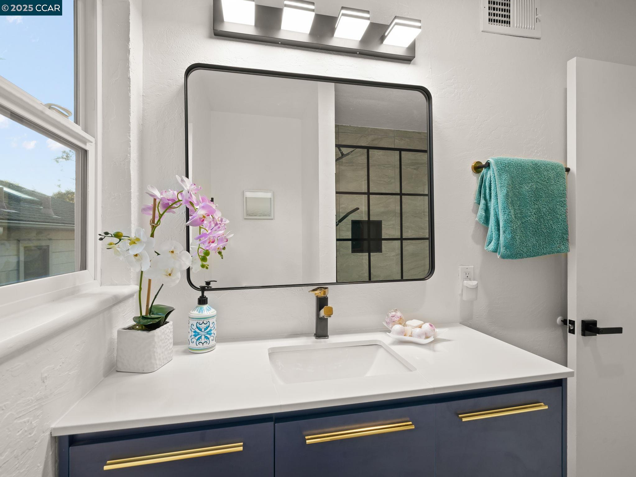 Detail Gallery Image 23 of 41 For 230 Fairlawn Dr, Berkeley,  CA 94708 - 4 Beds | 2 Baths
