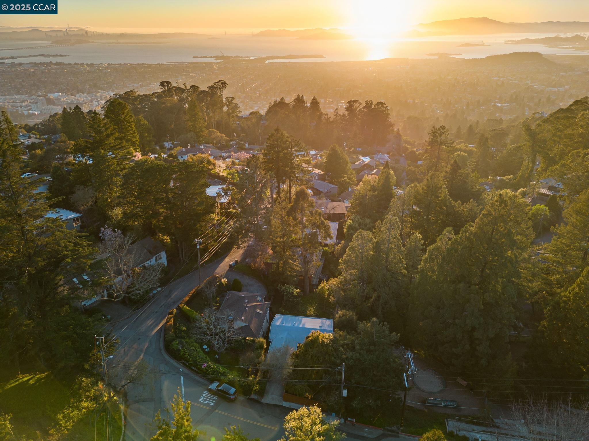 Detail Gallery Image 28 of 41 For 230 Fairlawn Dr, Berkeley,  CA 94708 - 4 Beds | 2 Baths