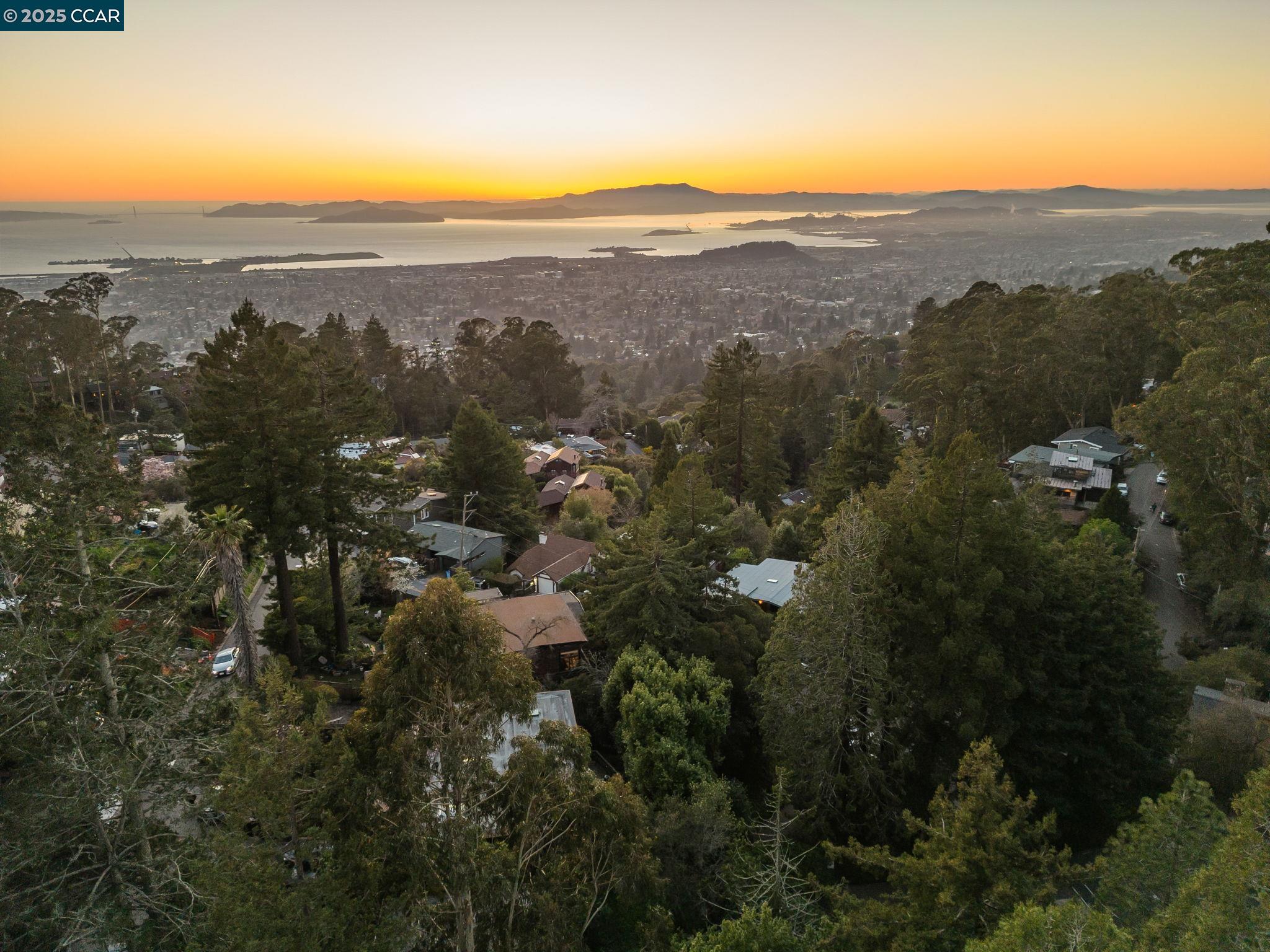 Detail Gallery Image 33 of 41 For 230 Fairlawn Dr, Berkeley,  CA 94708 - 4 Beds | 2 Baths