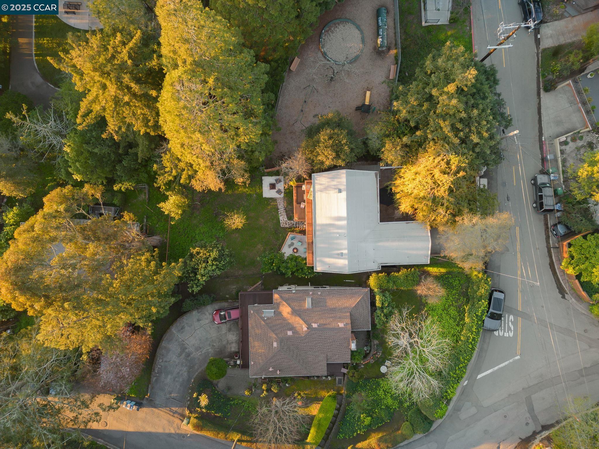 Detail Gallery Image 35 of 41 For 230 Fairlawn Dr, Berkeley,  CA 94708 - 4 Beds | 2 Baths