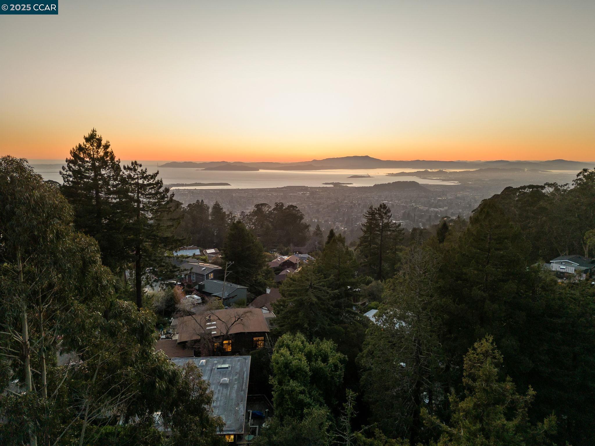 Detail Gallery Image 36 of 41 For 230 Fairlawn Dr, Berkeley,  CA 94708 - 4 Beds | 2 Baths