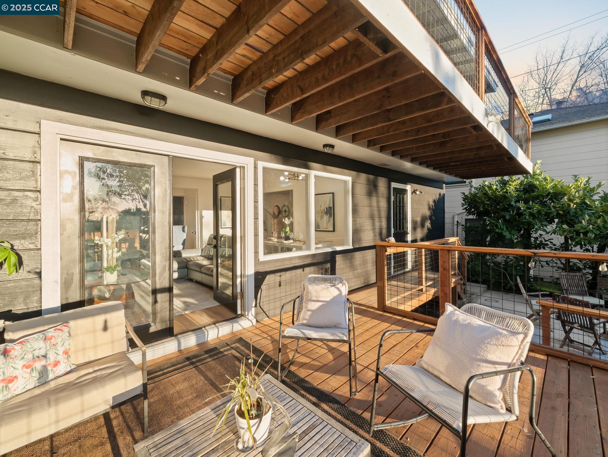 Detail Gallery Image 7 of 41 For 230 Fairlawn Dr, Berkeley,  CA 94708 - 4 Beds | 2 Baths