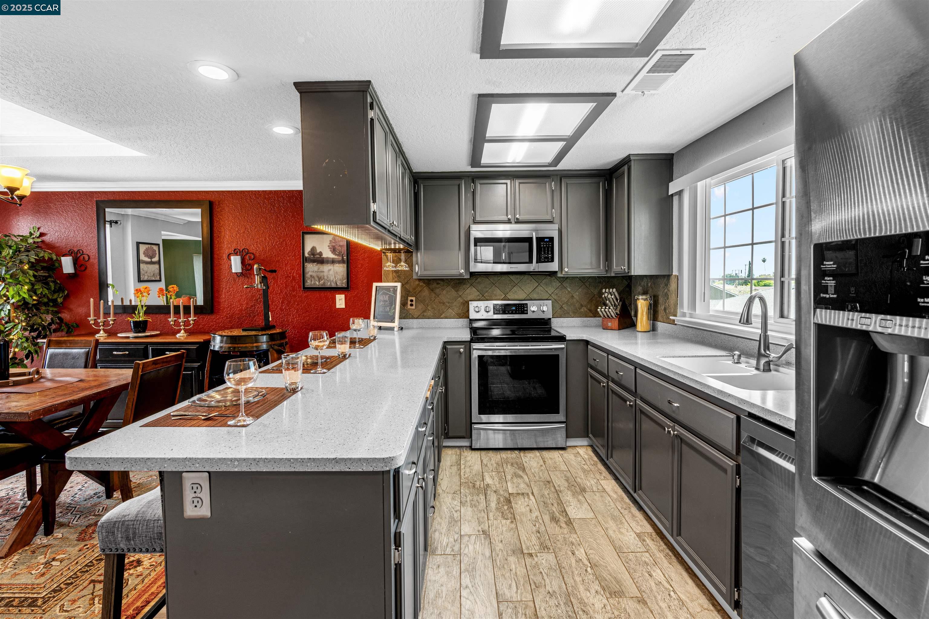 Detail Gallery Image 12 of 34 For 1251 Sandy Bridges Ct, Hayward,  CA 94541 - 3 Beds | 2/1 Baths
