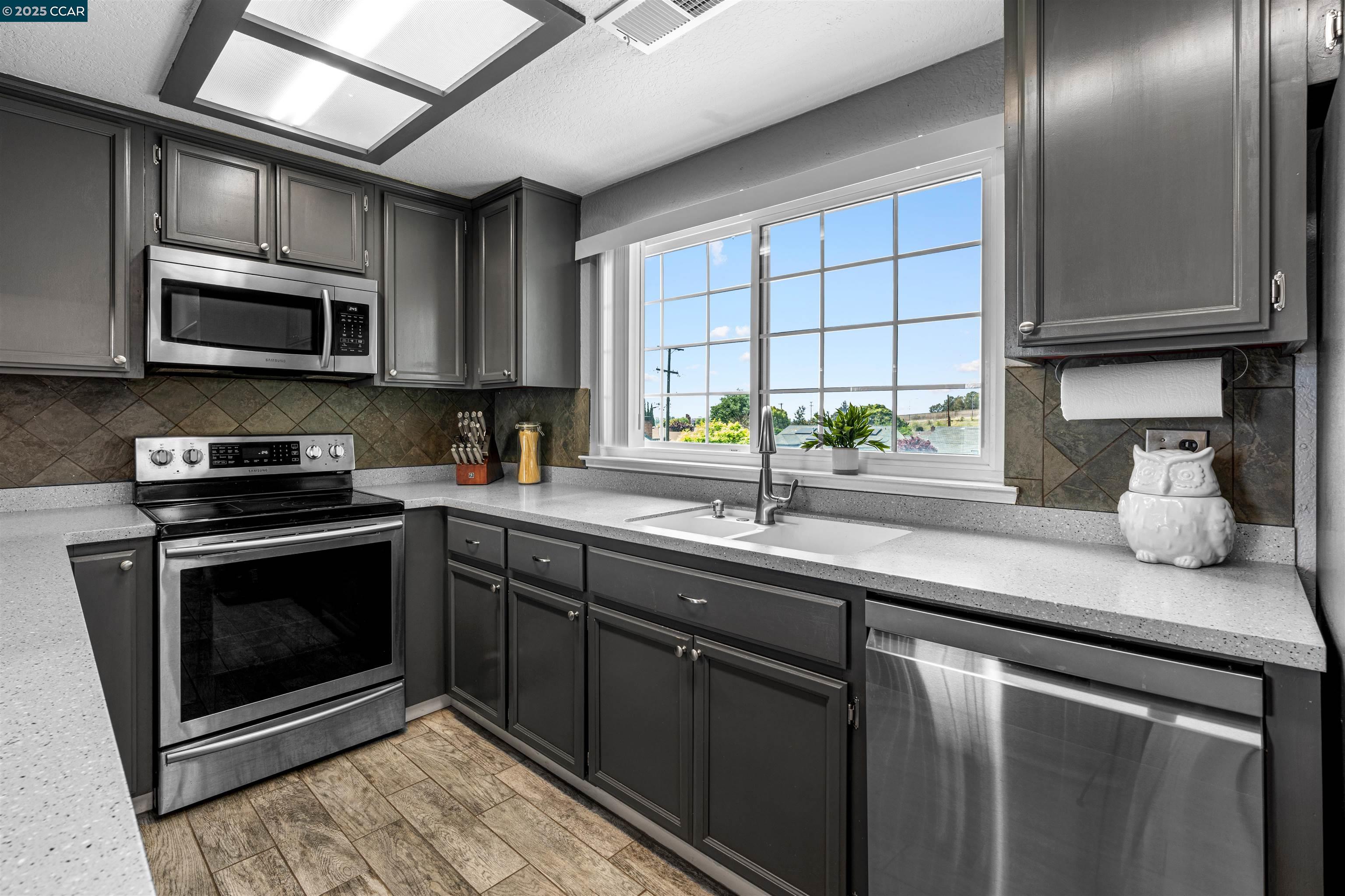Detail Gallery Image 15 of 34 For 1251 Sandy Bridges Ct, Hayward,  CA 94541 - 3 Beds | 2/1 Baths