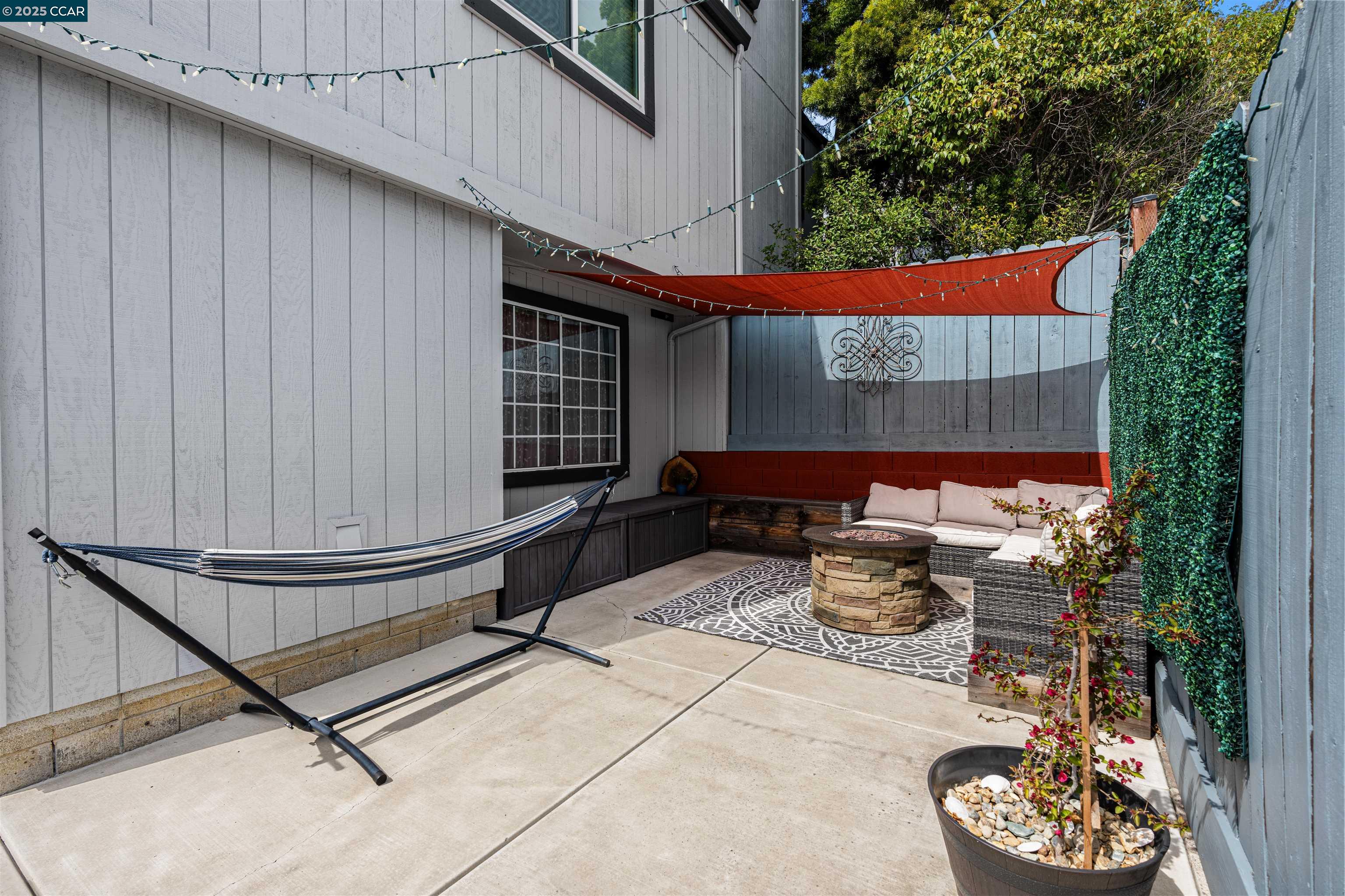 Detail Gallery Image 27 of 34 For 1251 Sandy Bridges Ct, Hayward,  CA 94541 - 3 Beds | 2/1 Baths