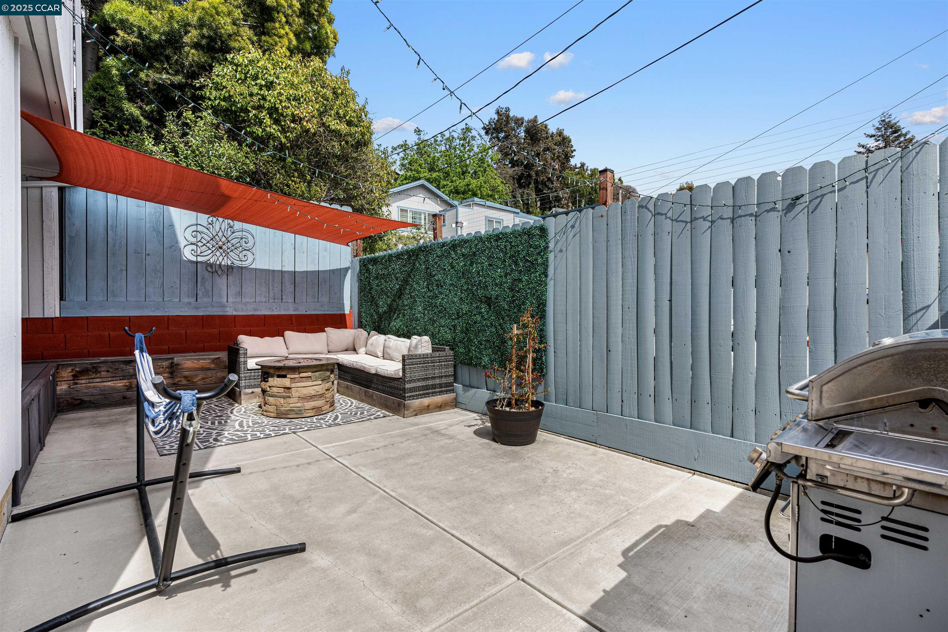 Detail Gallery Image 29 of 34 For 1251 Sandy Bridges Ct, Hayward,  CA 94541 - 3 Beds | 2/1 Baths