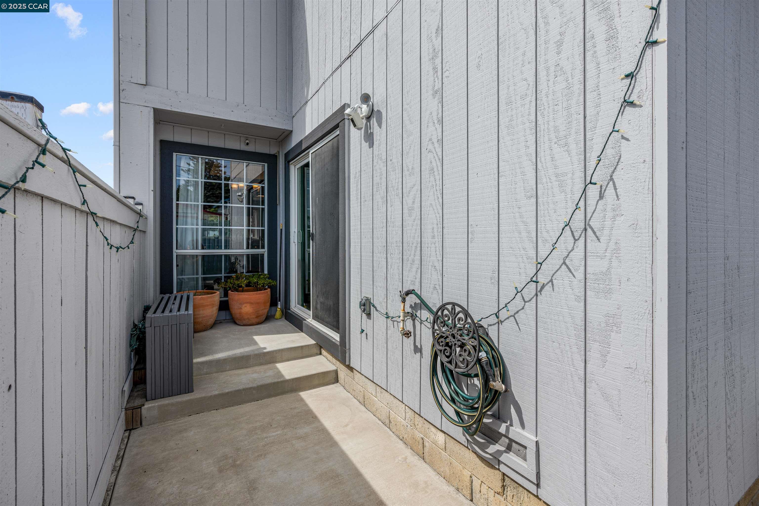 Detail Gallery Image 31 of 34 For 1251 Sandy Bridges Ct, Hayward,  CA 94541 - 3 Beds | 2/1 Baths