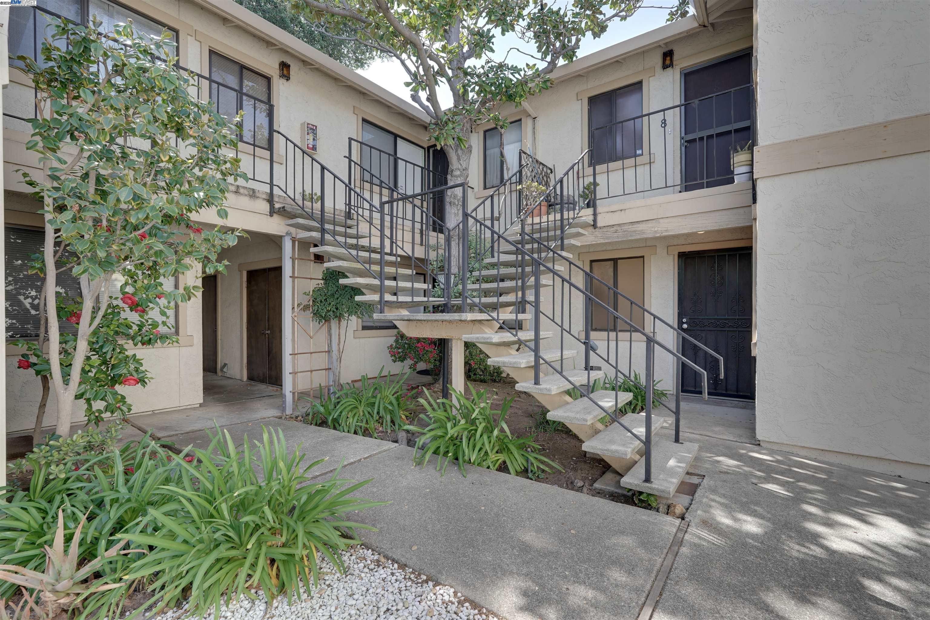 Detail Gallery Image 1 of 22 For 718 S Idaho #3,  San Mateo,  CA 94402 - 1 Beds | 1 Baths