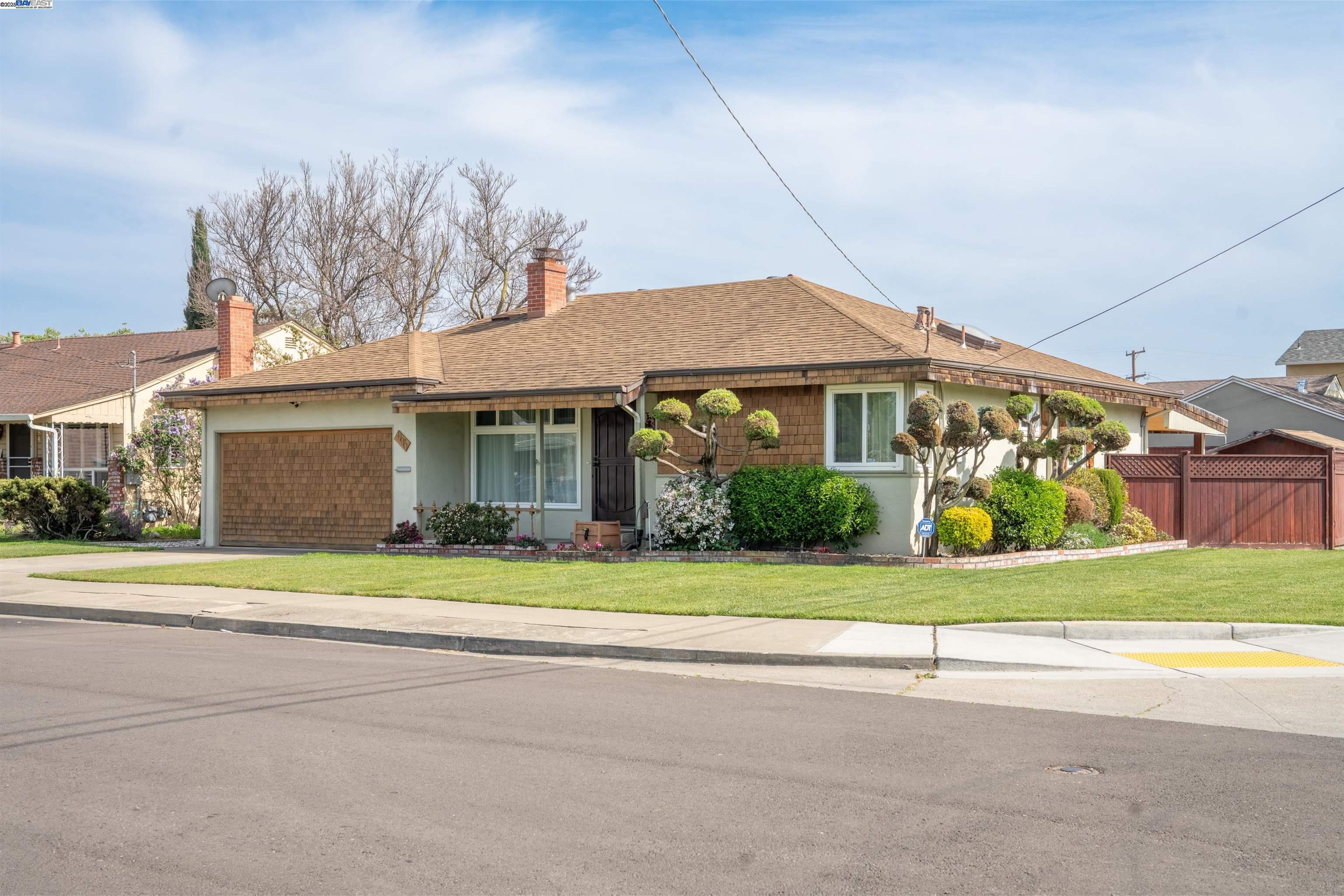Detail Gallery Image 1 of 1 For 690 Crosby Pl, San Leandro,  CA 94579 - 3 Beds | 2 Baths