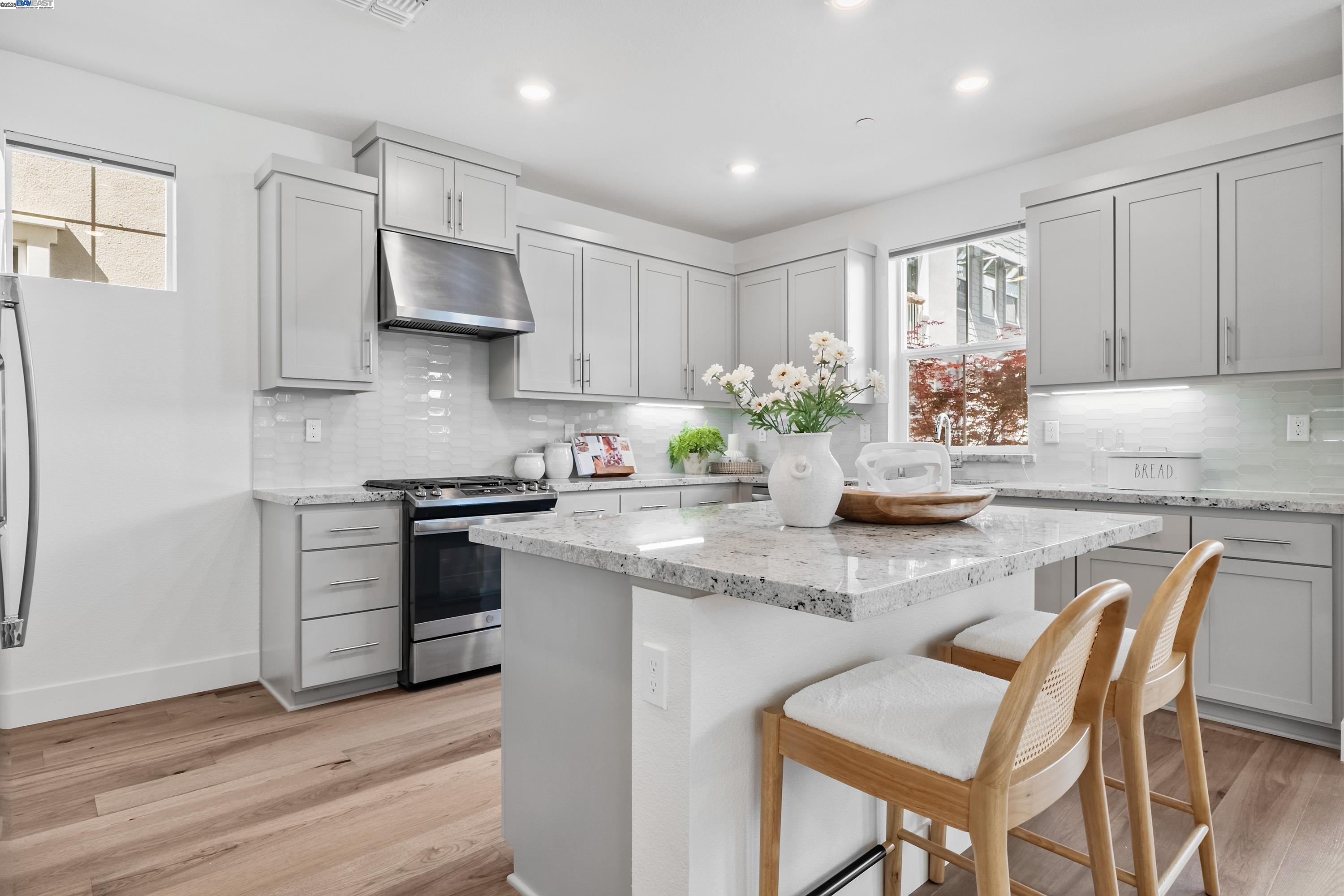 Detail Gallery Image 14 of 60 For 37534 Watersail Way, Newark,  CA 94560 - 5 Beds | 4/1 Baths