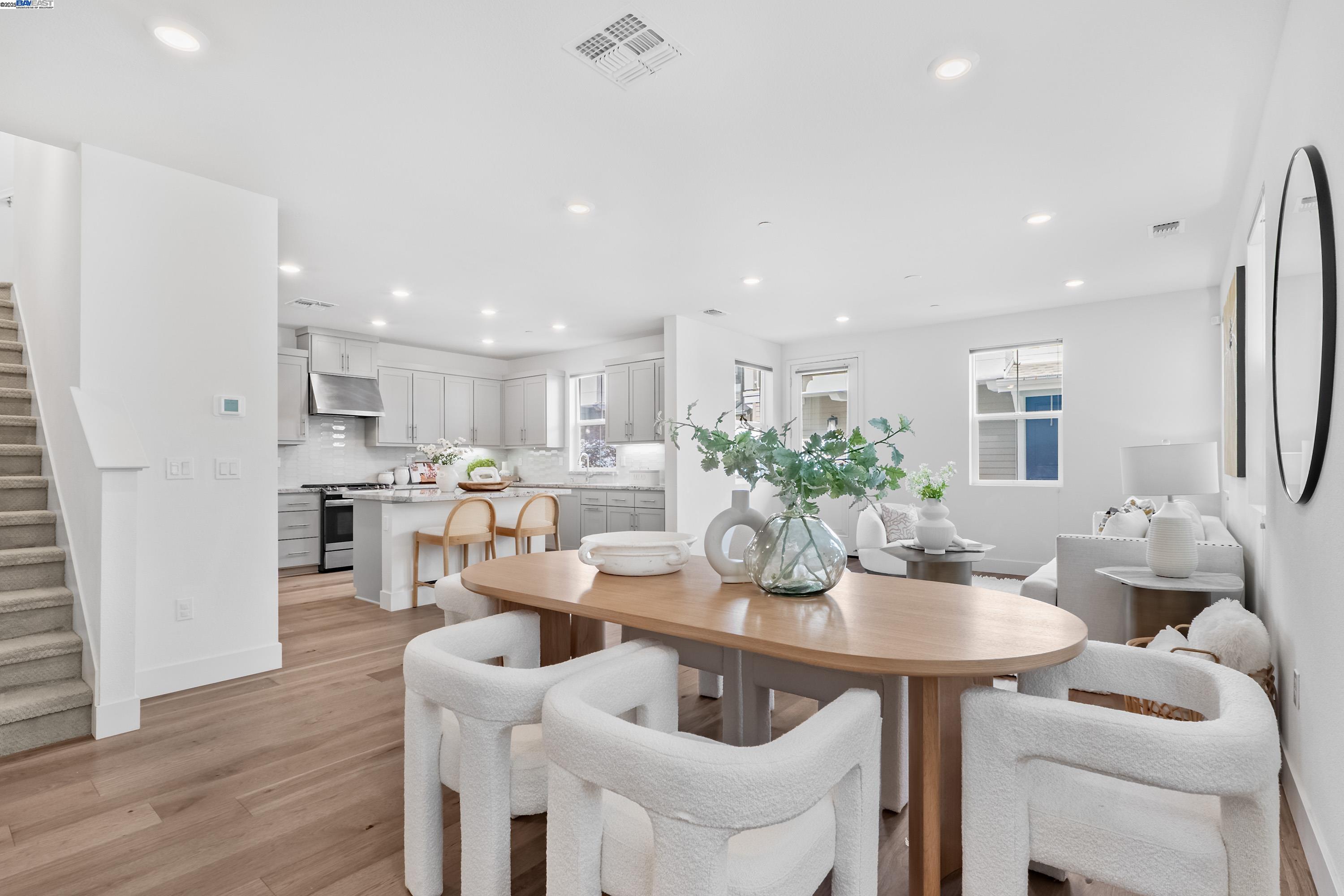 Detail Gallery Image 9 of 60 For 37534 Watersail Way, Newark,  CA 94560 - 5 Beds | 4/1 Baths
