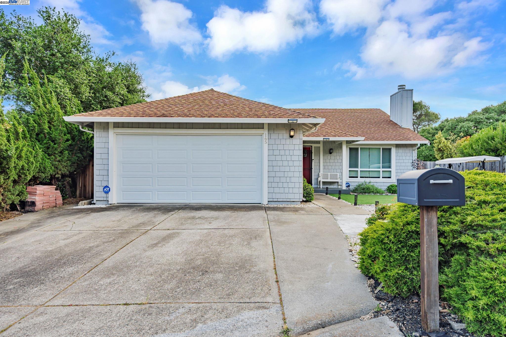 Detail Gallery Image 1 of 1 For 165 Woodvale Ct, Vallejo,  CA 94591 - 4 Beds | 3 Baths