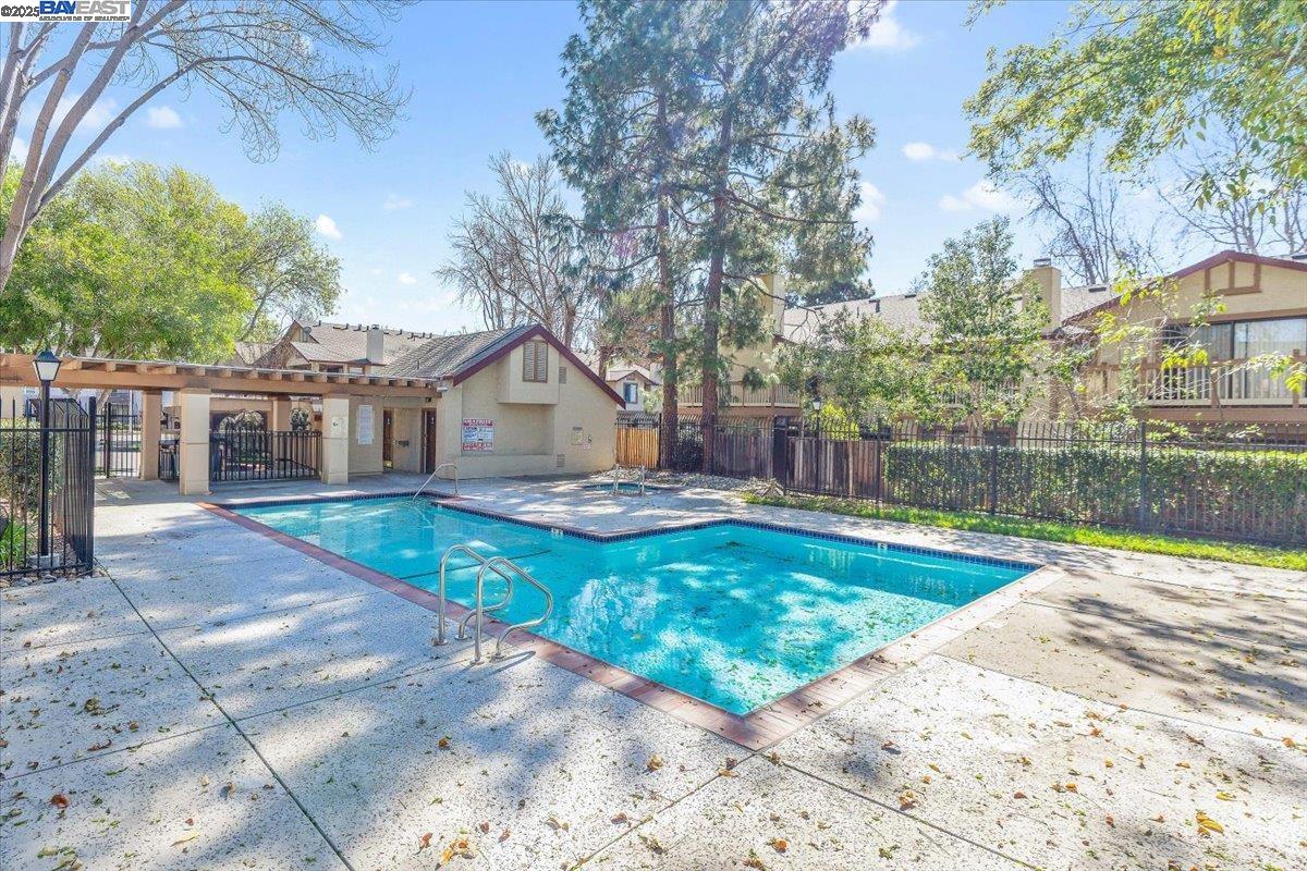 Detail Gallery Image 21 of 30 For 968 Huntington Terrace, Fremont,  CA 94536 - 2 Beds | 2/1 Baths