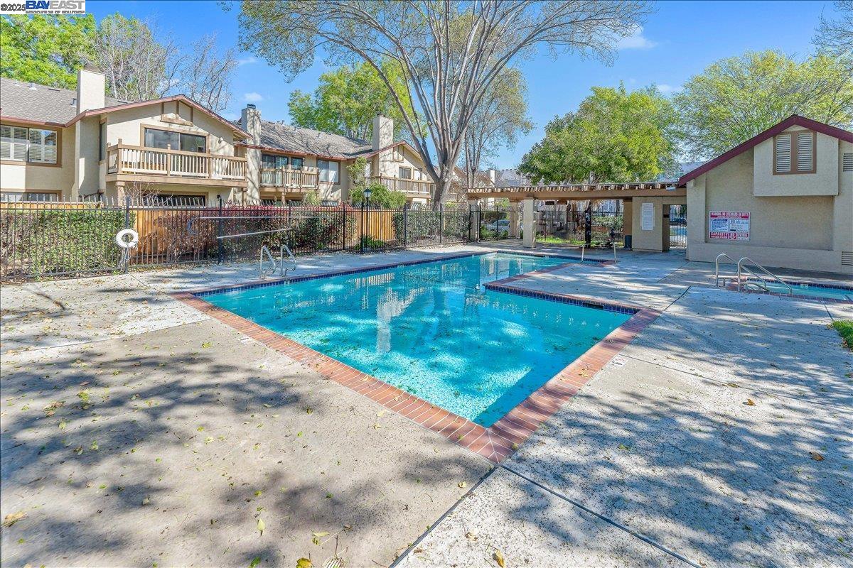 Detail Gallery Image 23 of 30 For 968 Huntington Terrace, Fremont,  CA 94536 - 2 Beds | 2/1 Baths