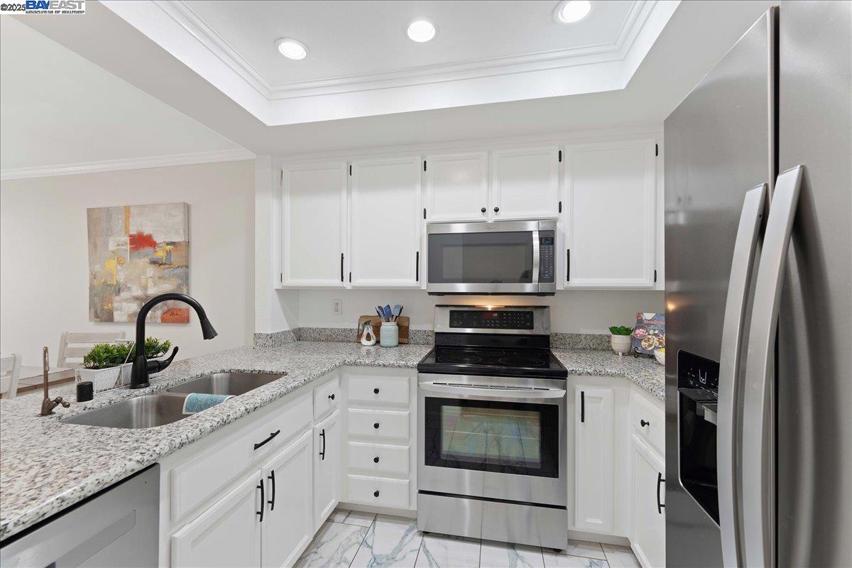 Detail Gallery Image 5 of 30 For 968 Huntington Terrace, Fremont,  CA 94536 - 2 Beds | 2/1 Baths