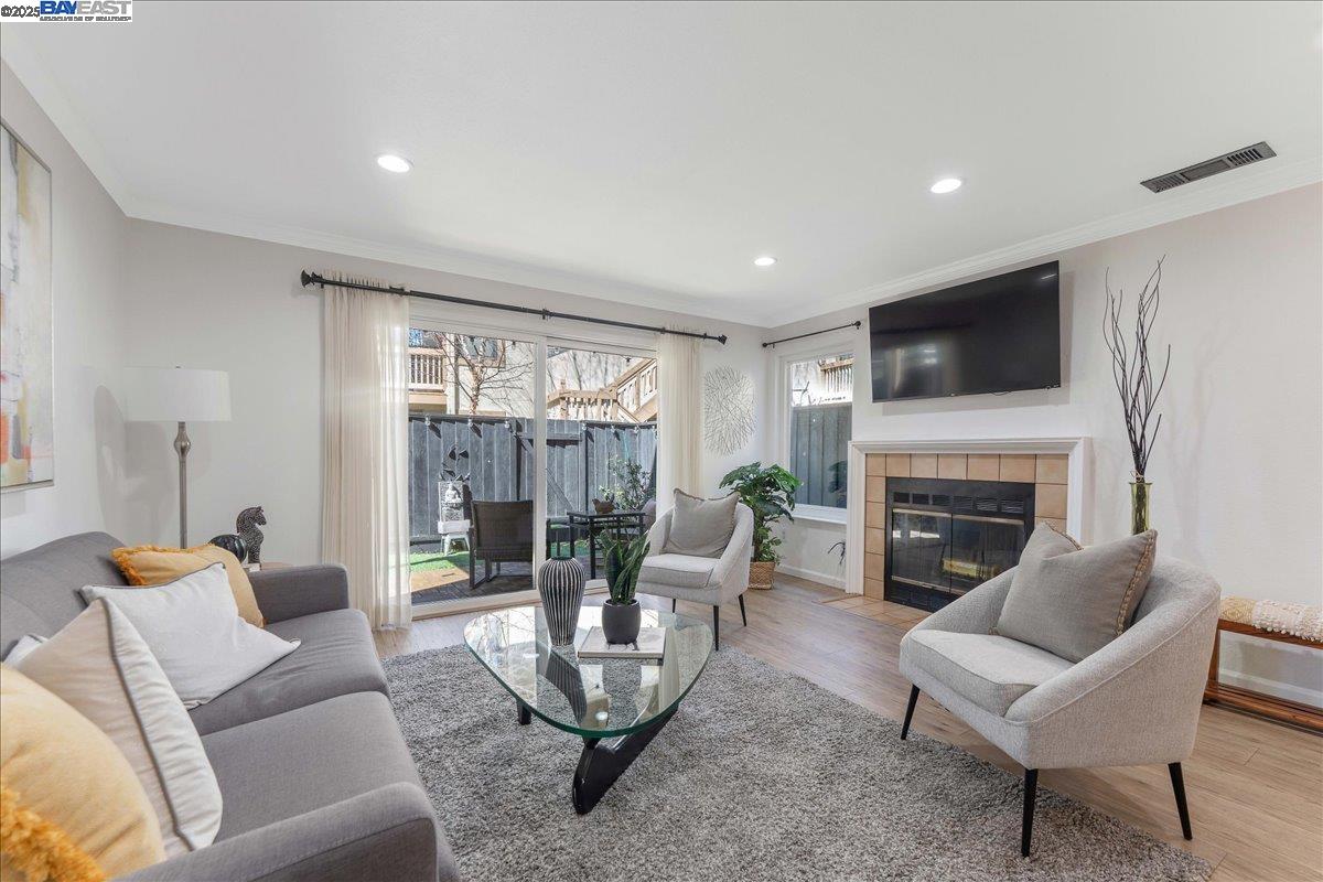 Detail Gallery Image 7 of 30 For 968 Huntington Terrace, Fremont,  CA 94536 - 2 Beds | 2/1 Baths