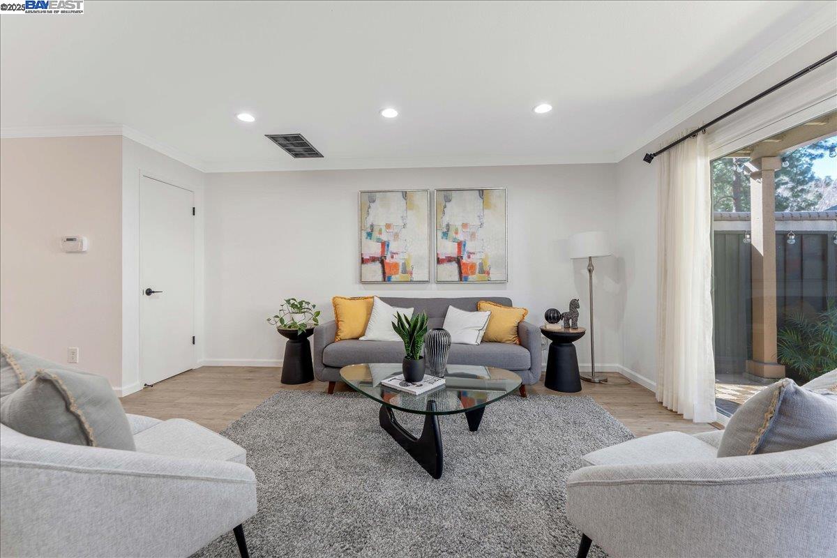 Detail Gallery Image 8 of 30 For 968 Huntington Terrace, Fremont,  CA 94536 - 2 Beds | 2/1 Baths