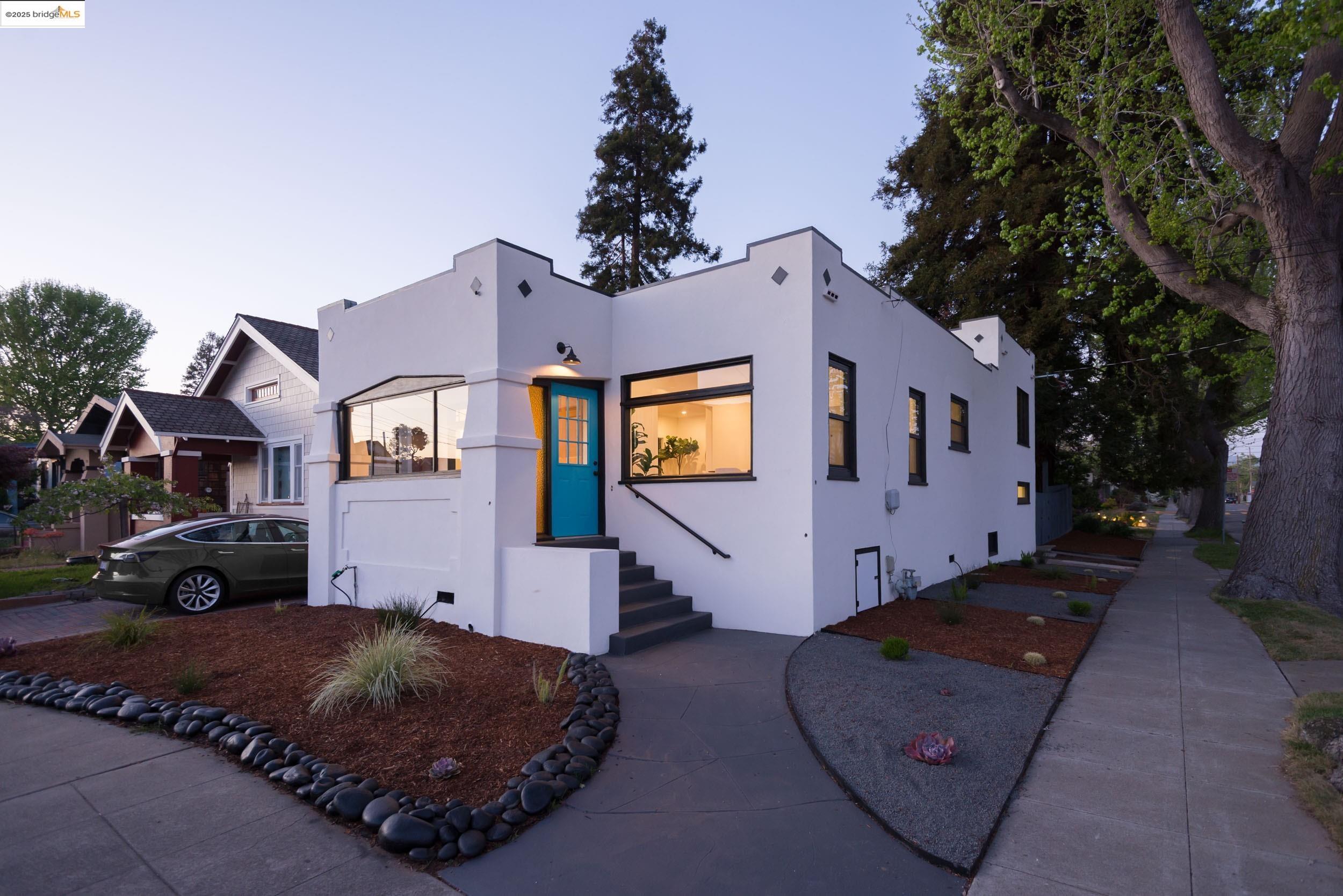 Detail Gallery Image 1 of 1 For 3019 Encinal Avenue, Alameda,  CA 94501 - 3 Beds | 2 Baths