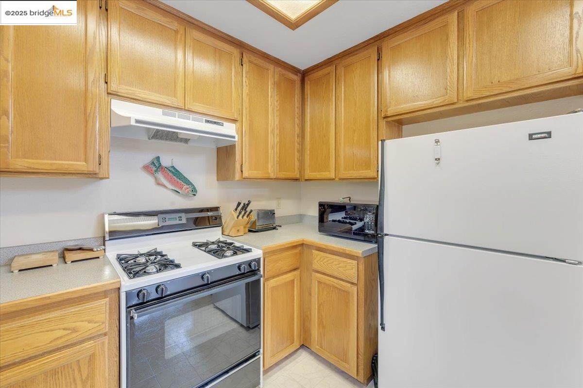Detail Gallery Image 13 of 53 For 24030 Hitching Post Rd, Sonora,  CA 95370 - 3 Beds | 2/1 Baths