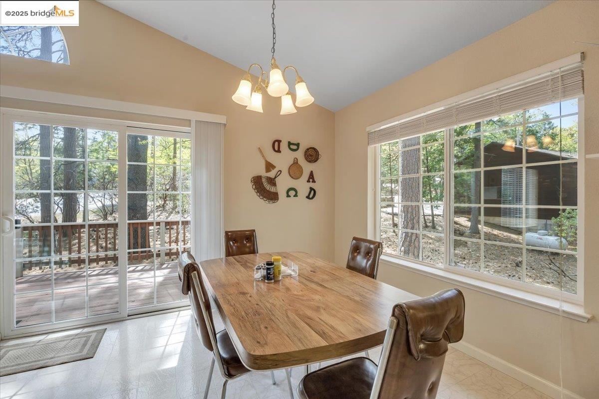 Detail Gallery Image 14 of 53 For 24030 Hitching Post Rd, Sonora,  CA 95370 - 3 Beds | 2/1 Baths