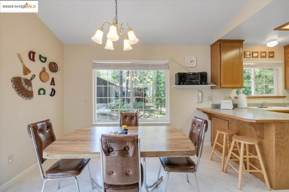 Detail Gallery Image 15 of 53 For 24030 Hitching Post Rd, Sonora,  CA 95370 - 3 Beds | 2/1 Baths