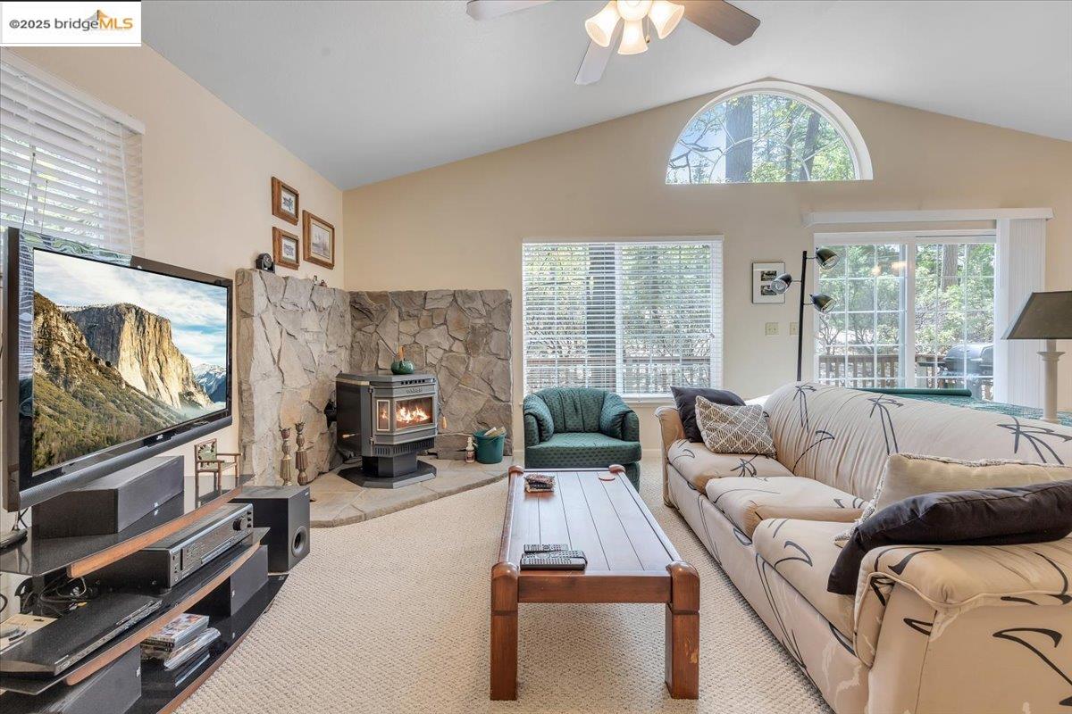 Detail Gallery Image 3 of 53 For 24030 Hitching Post Rd, Sonora,  CA 95370 - 3 Beds | 2/1 Baths
