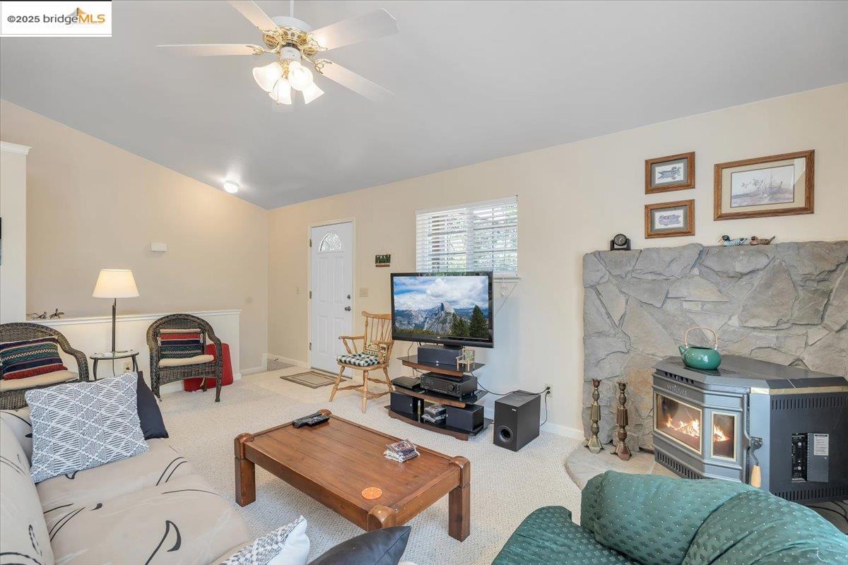 Detail Gallery Image 6 of 53 For 24030 Hitching Post Rd, Sonora,  CA 95370 - 3 Beds | 2/1 Baths
