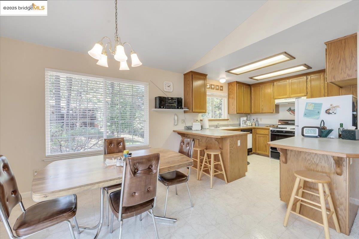 Detail Gallery Image 8 of 53 For 24030 Hitching Post Rd, Sonora,  CA 95370 - 3 Beds | 2/1 Baths