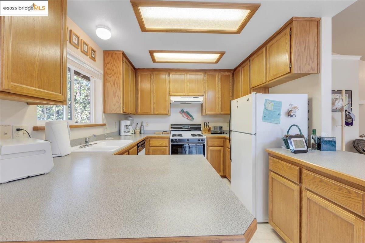 Detail Gallery Image 9 of 53 For 24030 Hitching Post Rd, Sonora,  CA 95370 - 3 Beds | 2/1 Baths