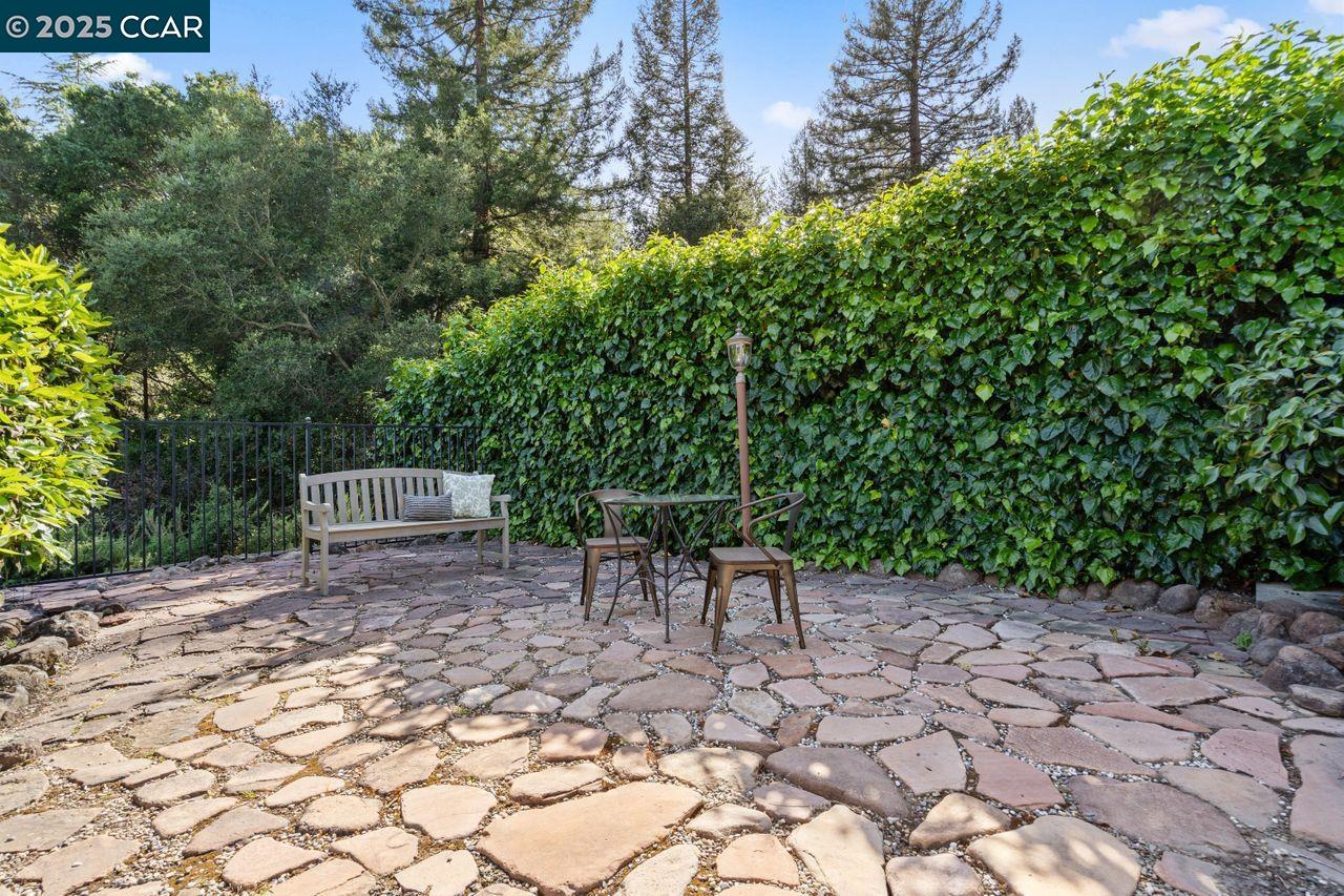 Detail Gallery Image 41 of 51 For 23 Lost Valley Dr, Orinda,  CA 94563 - 4 Beds | 3 Baths