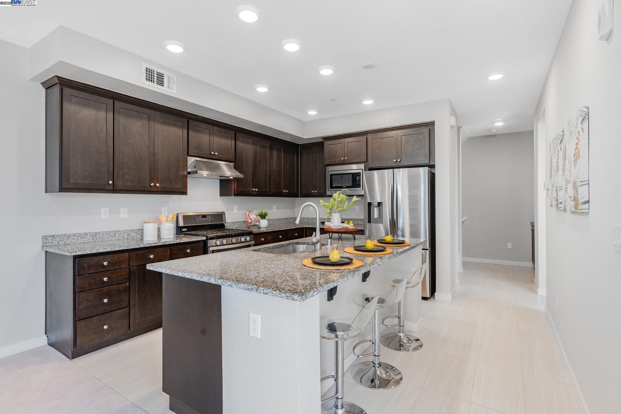 Detail Gallery Image 14 of 30 For 1856 Newbury Park Dr, San Jose,  CA 95133 - 3 Beds | 3 Baths