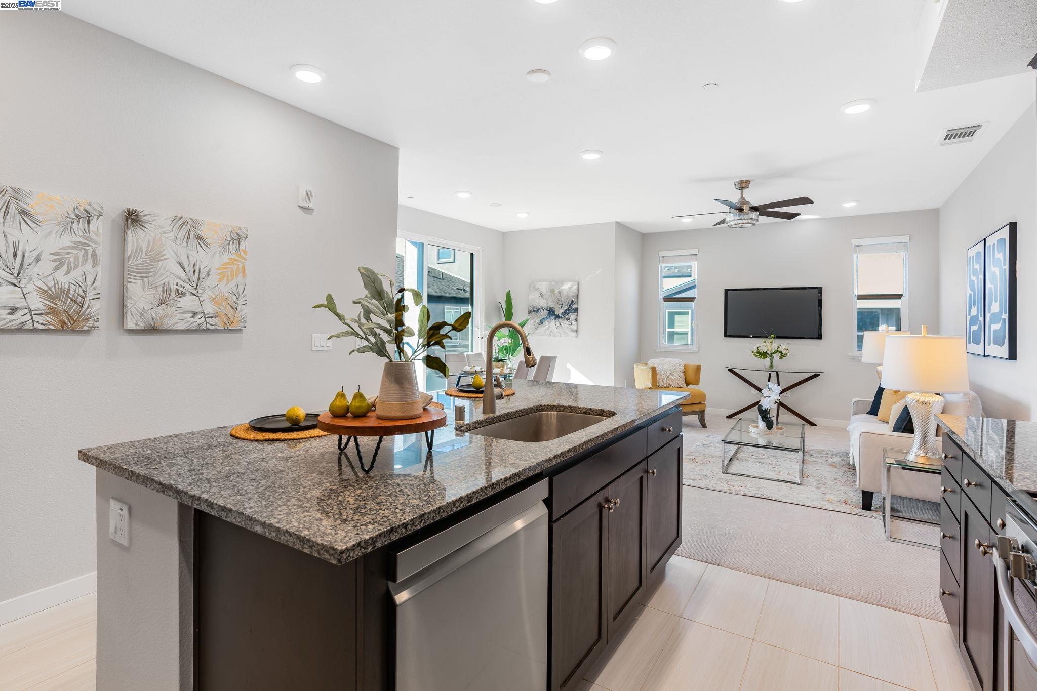 Detail Gallery Image 16 of 30 For 1856 Newbury Park Dr, San Jose,  CA 95133 - 3 Beds | 3 Baths