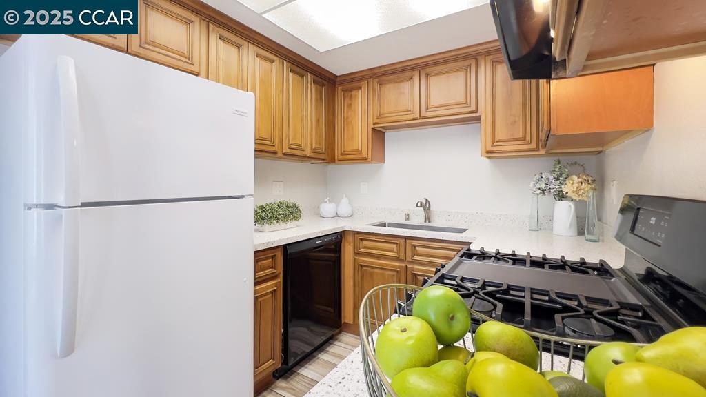Detail Gallery Image 9 of 40 For 126 Colonade Sq, San Jose,  CA 95127 - 2 Beds | 2/1 Baths