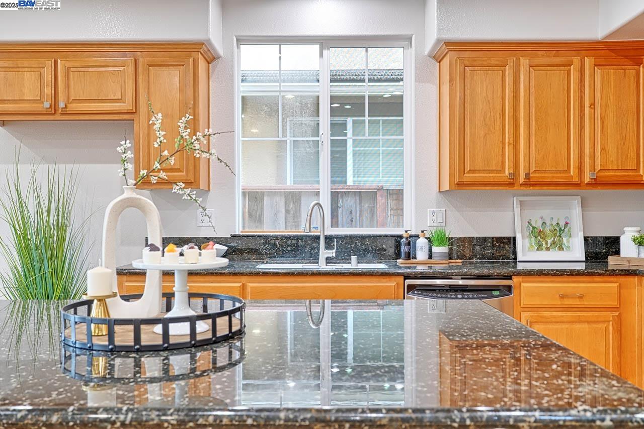 Detail Gallery Image 16 of 50 For 32675 Kenita Way, Union City,  CA 94587 - 5 Beds | 3 Baths