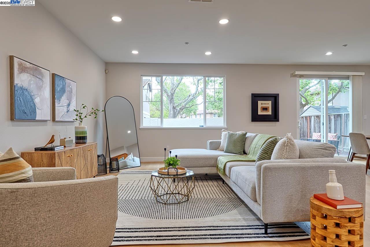 Detail Gallery Image 17 of 50 For 32675 Kenita Way, Union City,  CA 94587 - 5 Beds | 3 Baths