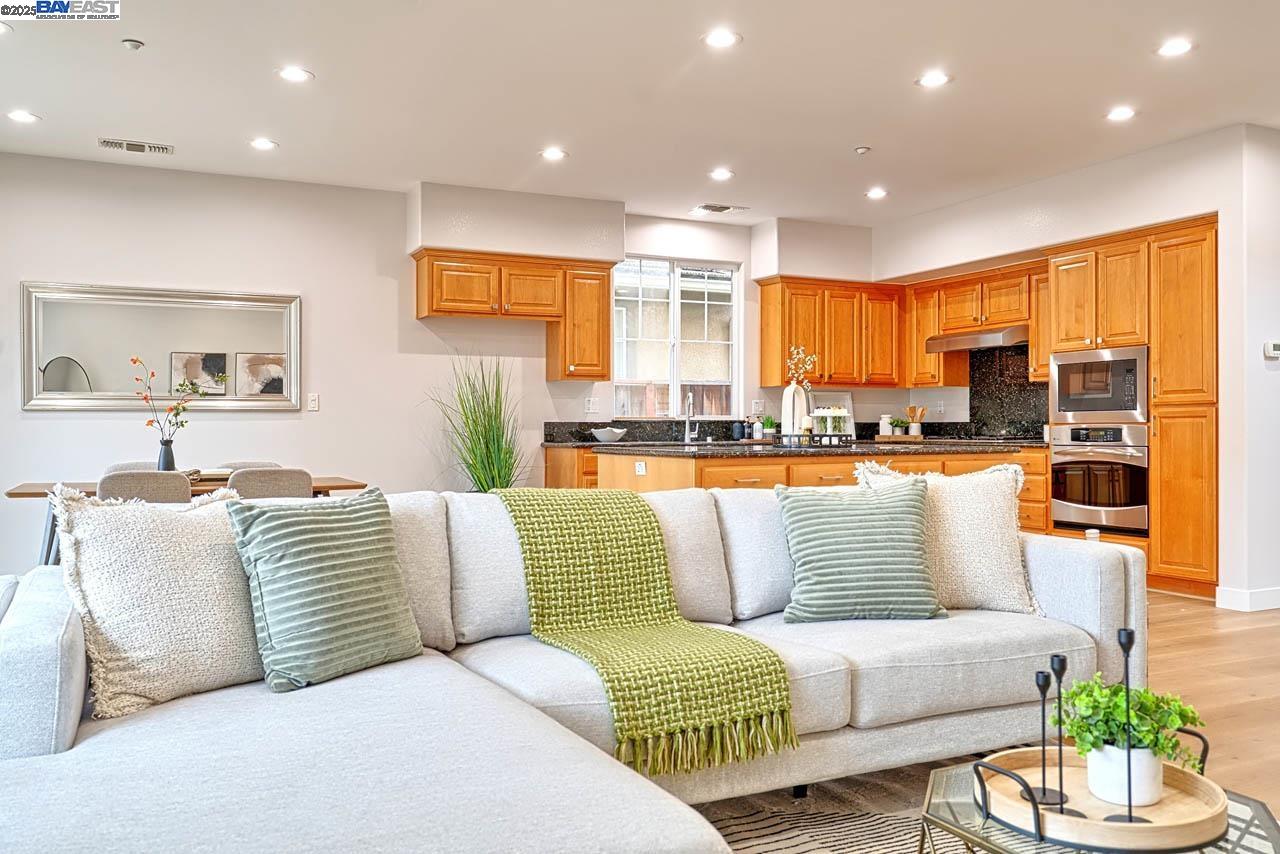 Detail Gallery Image 18 of 50 For 32675 Kenita Way, Union City,  CA 94587 - 5 Beds | 3 Baths