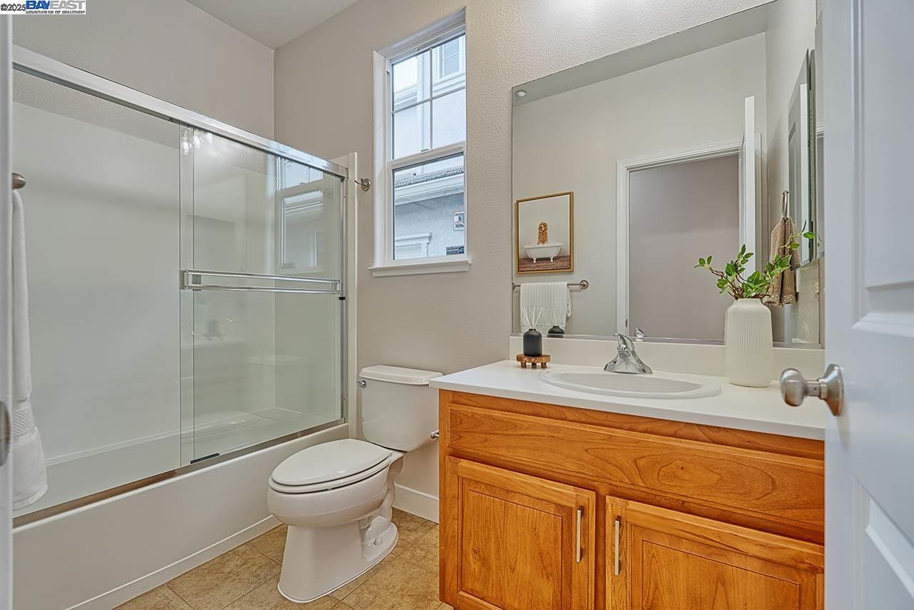 Detail Gallery Image 25 of 50 For 32675 Kenita Way, Union City,  CA 94587 - 5 Beds | 3 Baths