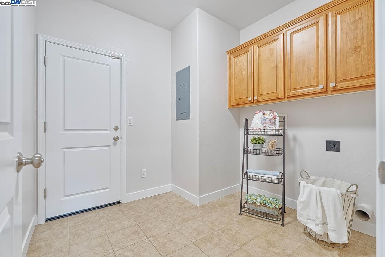 Detail Gallery Image 26 of 50 For 32675 Kenita Way, Union City,  CA 94587 - 5 Beds | 3 Baths