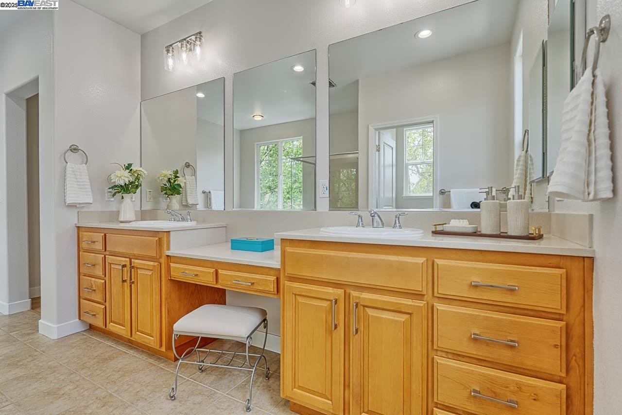 Detail Gallery Image 34 of 50 For 32675 Kenita Way, Union City,  CA 94587 - 5 Beds | 3 Baths