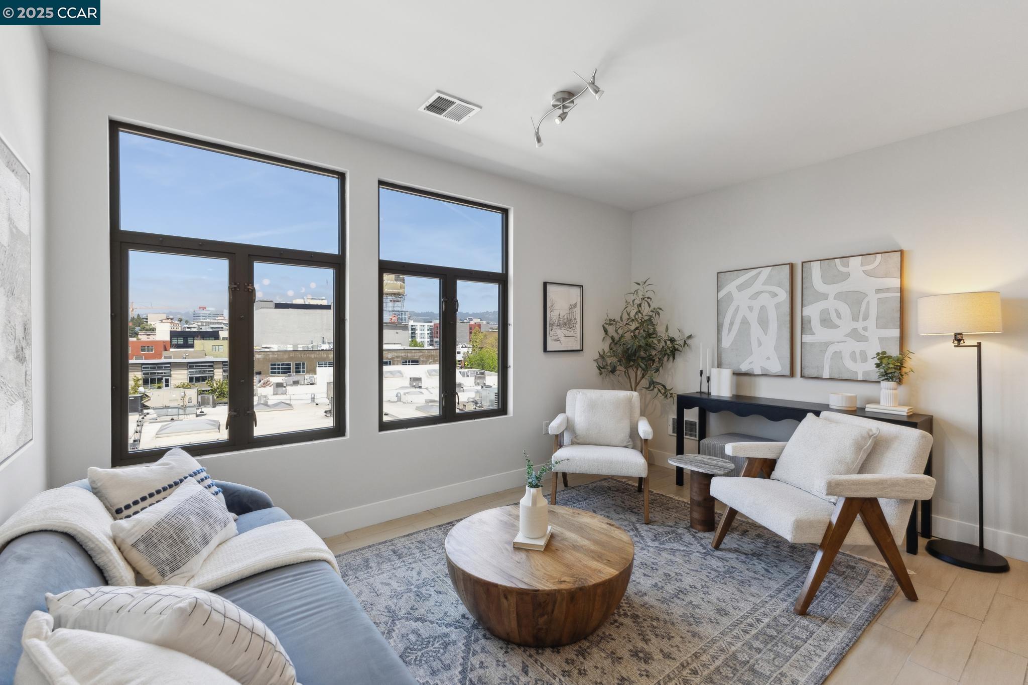 Detail Gallery Image 1 of 1 For 438 W Grand Ave #510,  Oakland,  CA 94612 - 1 Beds | 1 Baths