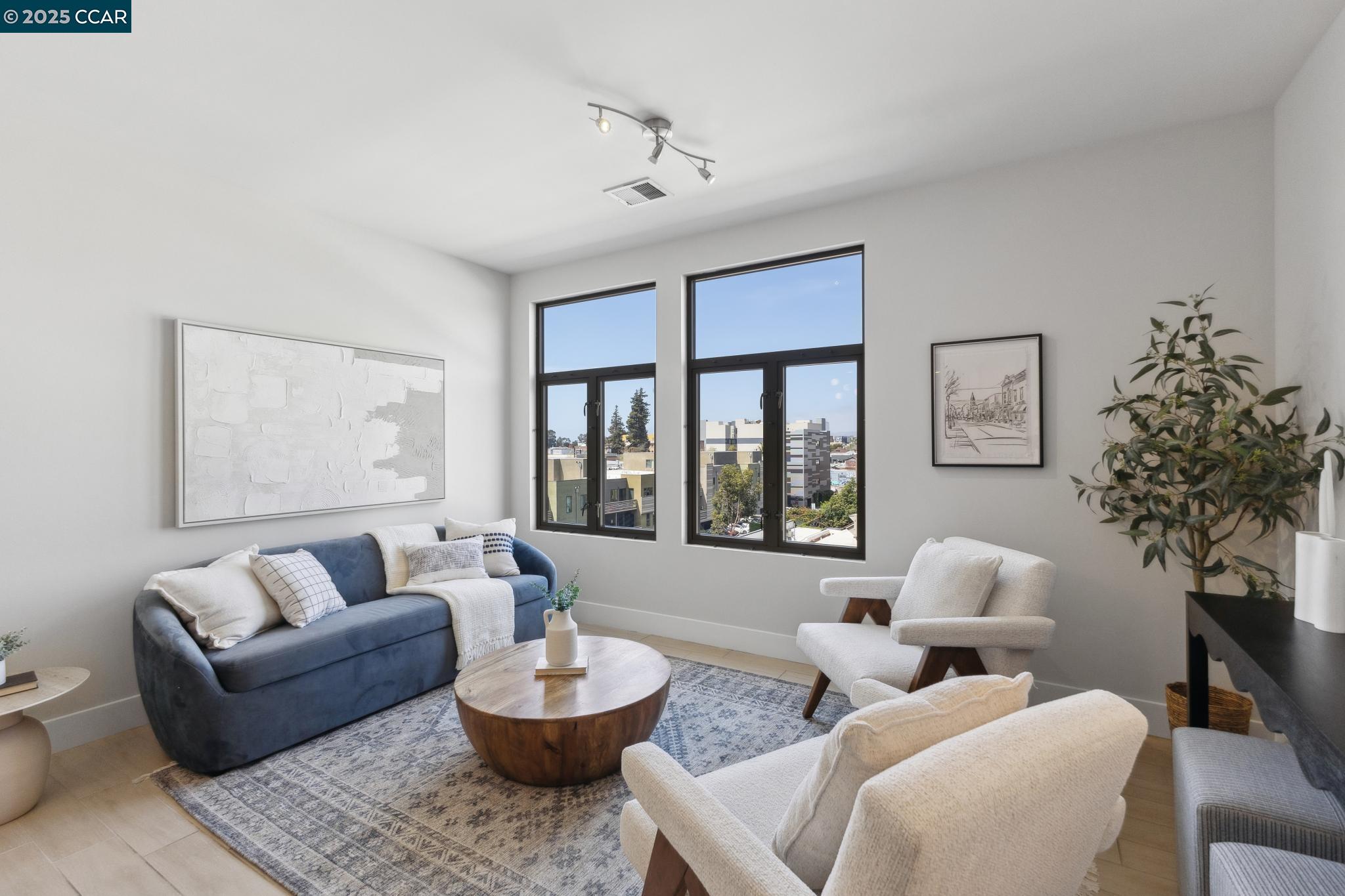 438 W Grand Ave # 510, Oakland, California 94612, 1 Bedroom Bedrooms, 4 Rooms Rooms,1 BathroomBathrooms,Residential,For Sale,438 W Grand Ave # 510,41094679